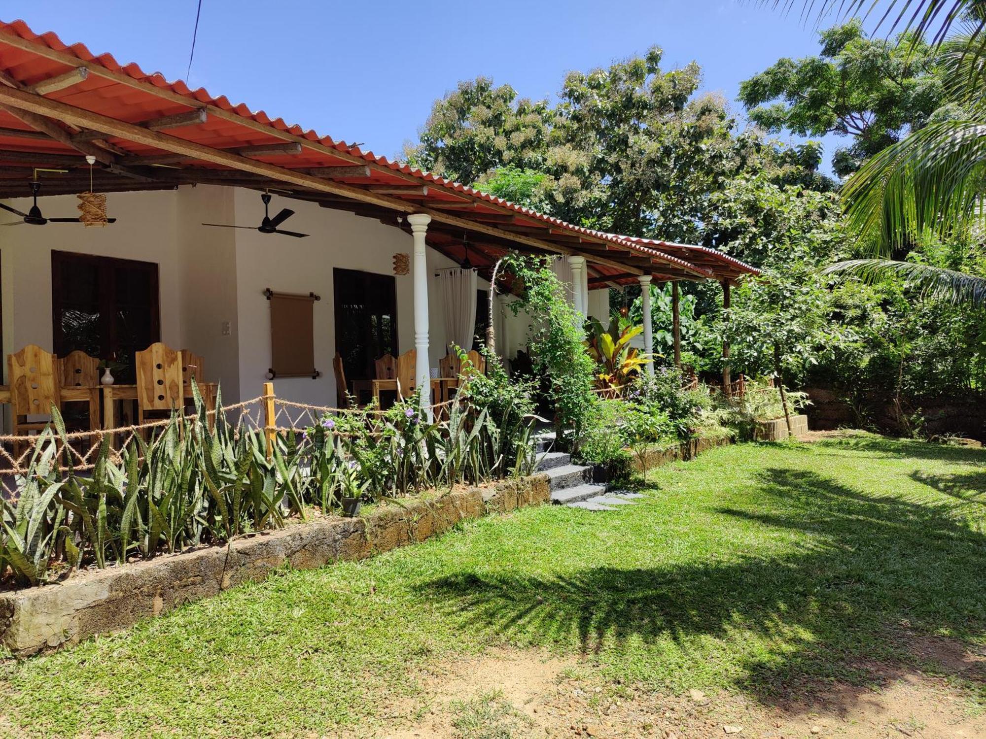 Villa Lyvie hotel&wellness Tangalle Esterno foto